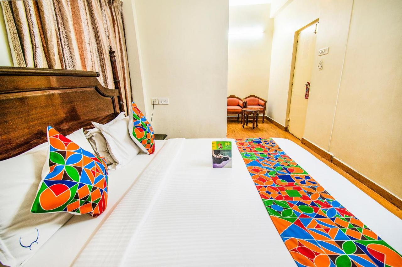 Hotel Crescent Inn Ченнаи Экстерьер фото